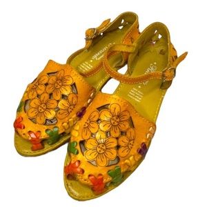 Women’s Leather Floral Sandal Shoes size 6.5